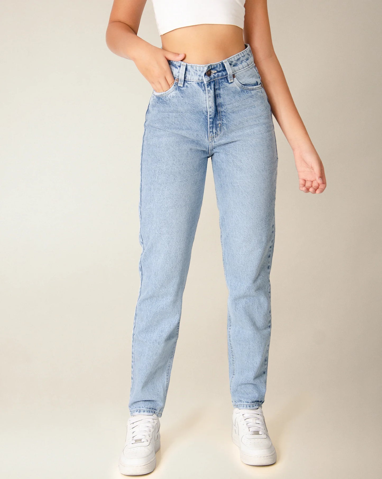 HIGH-WAISTED LIGHT BLUE RIGID MOM FIT JEANS