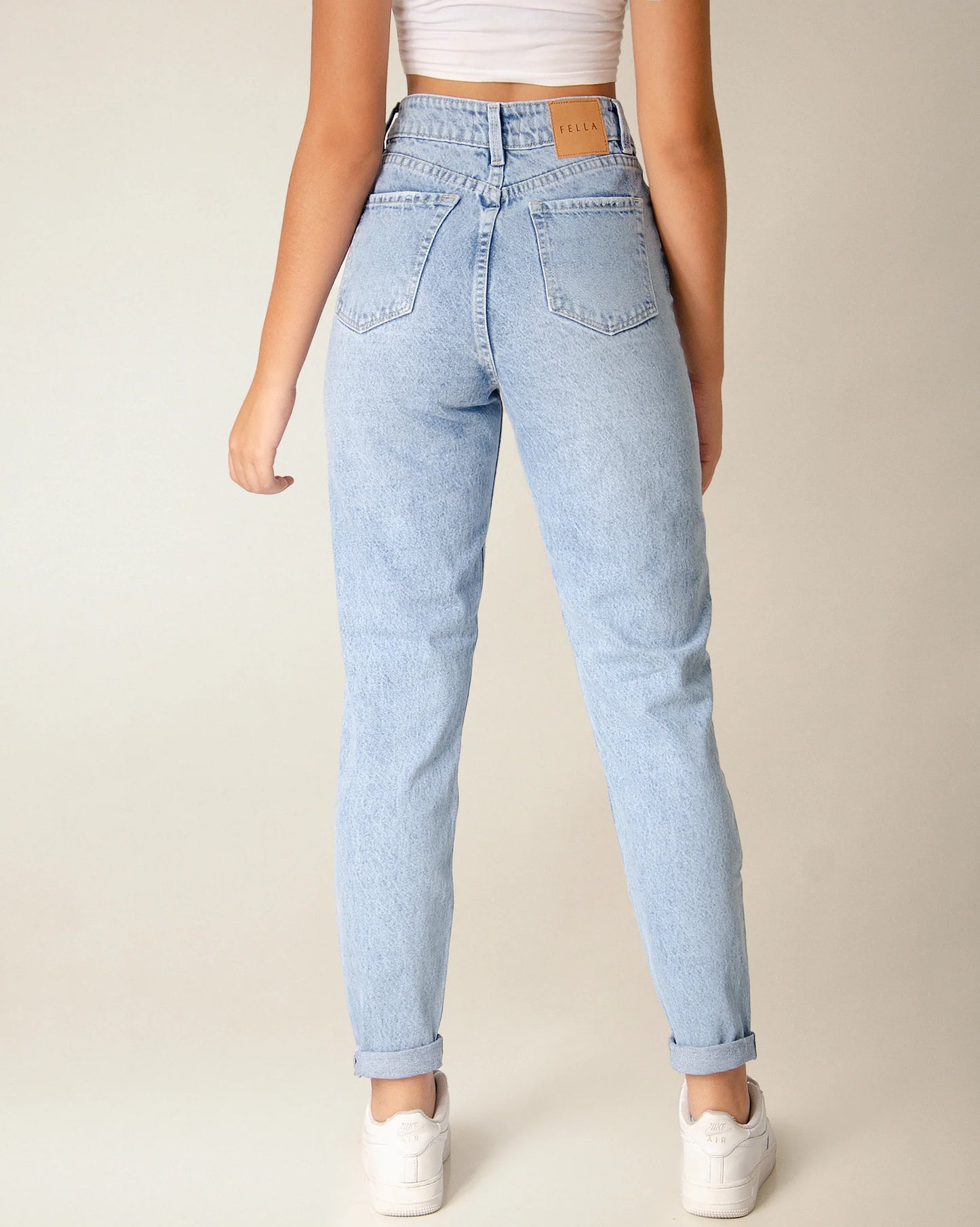 HIGH-WAISTED LIGHT BLUE RIGID MOM FIT JEANS